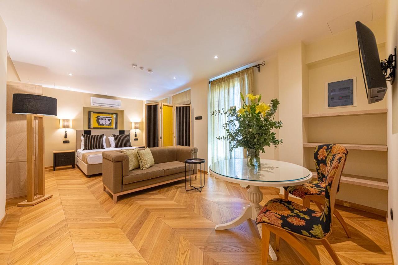 Ipelhome - Plaka Boutique Apartments アテネ エクステリア 写真