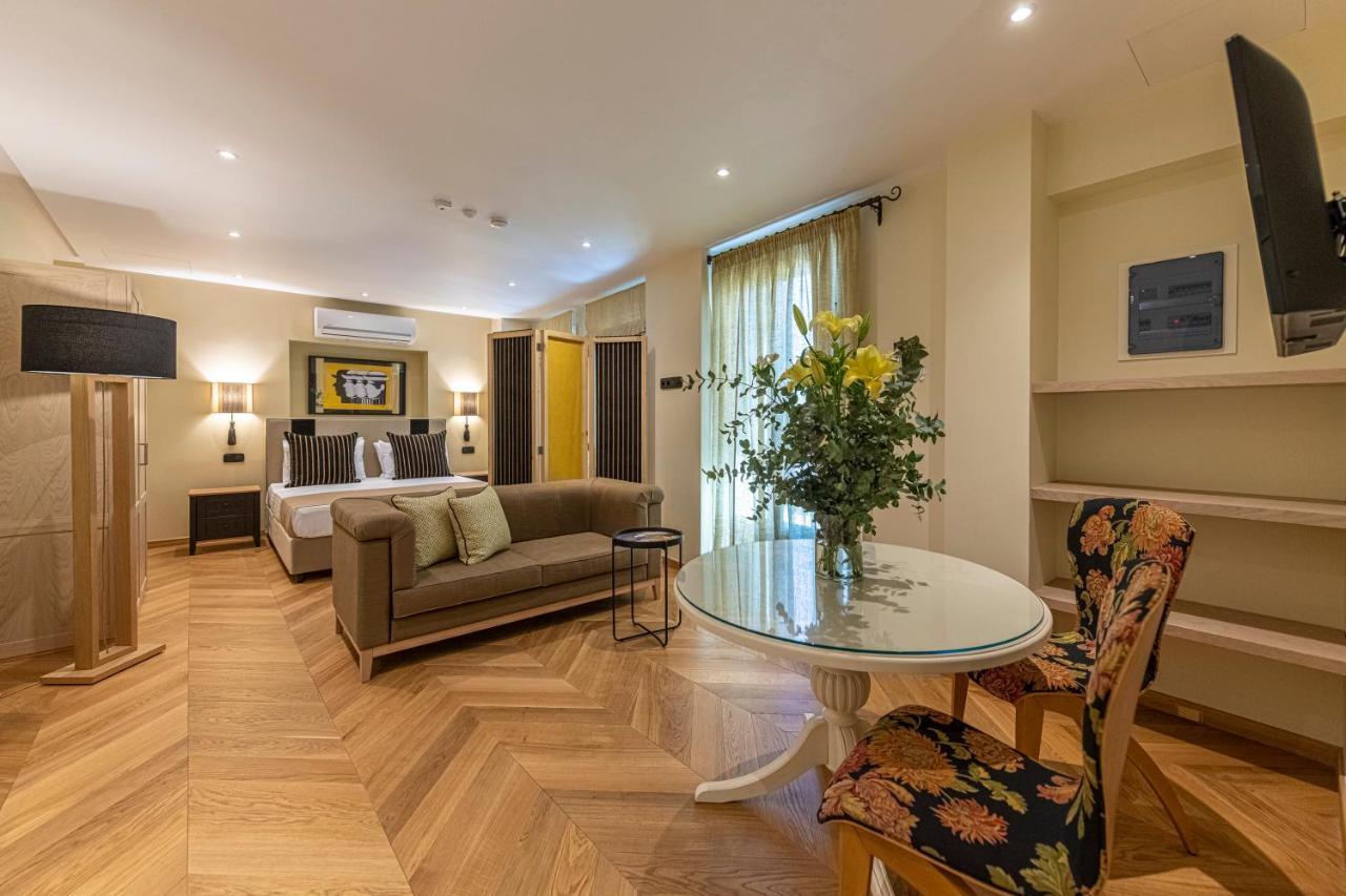 Ipelhome - Plaka Boutique Apartments アテネ エクステリア 写真