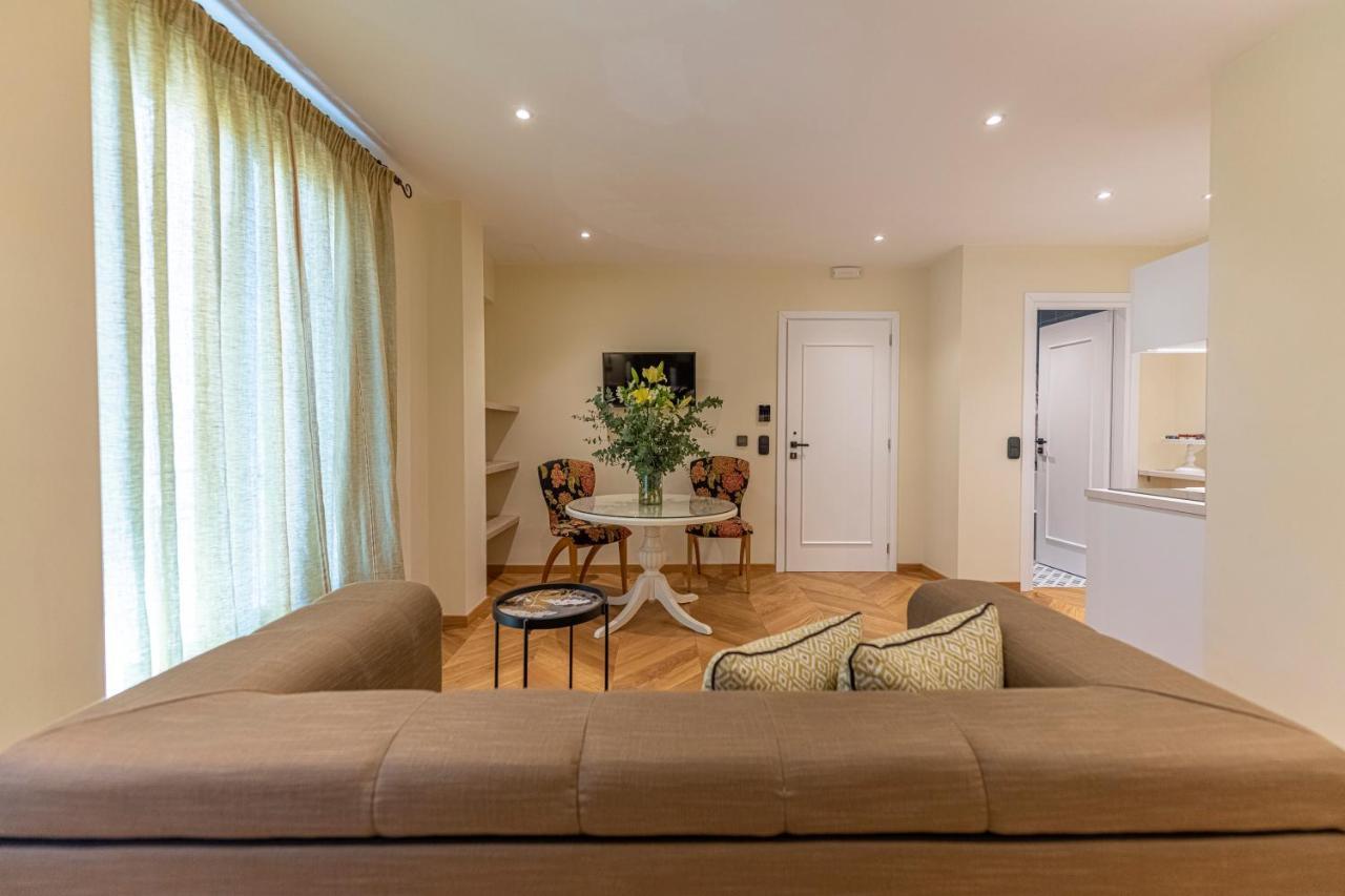 Ipelhome - Plaka Boutique Apartments アテネ エクステリア 写真