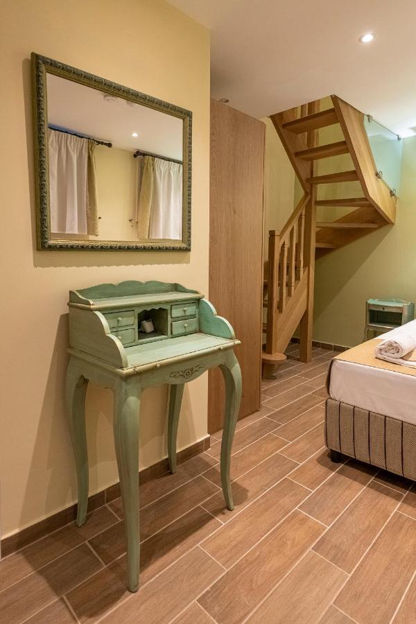 Ipelhome - Plaka Boutique Apartments アテネ エクステリア 写真