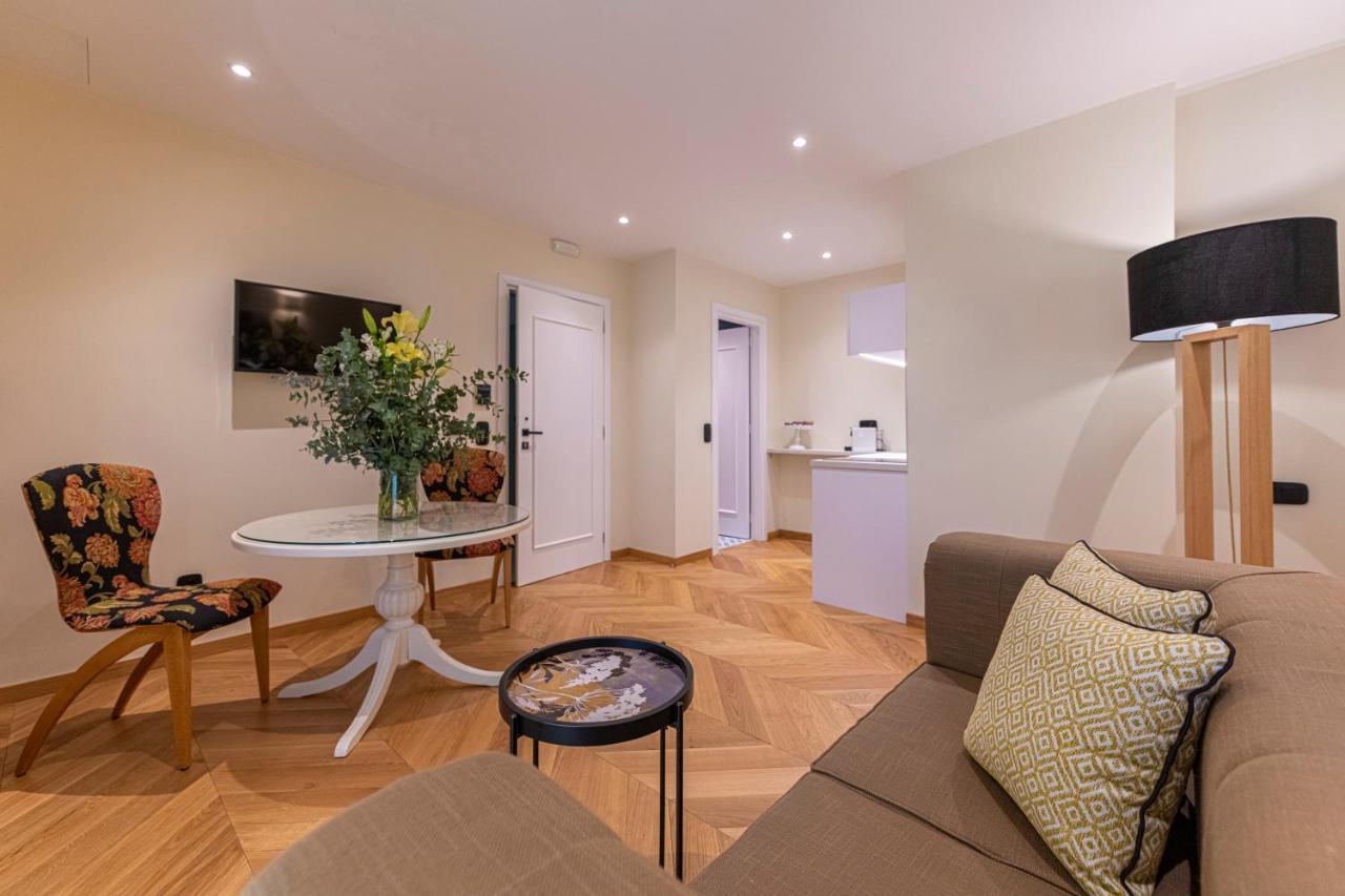 Ipelhome - Plaka Boutique Apartments アテネ エクステリア 写真