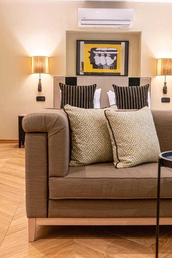 Ipelhome - Plaka Boutique Apartments アテネ エクステリア 写真